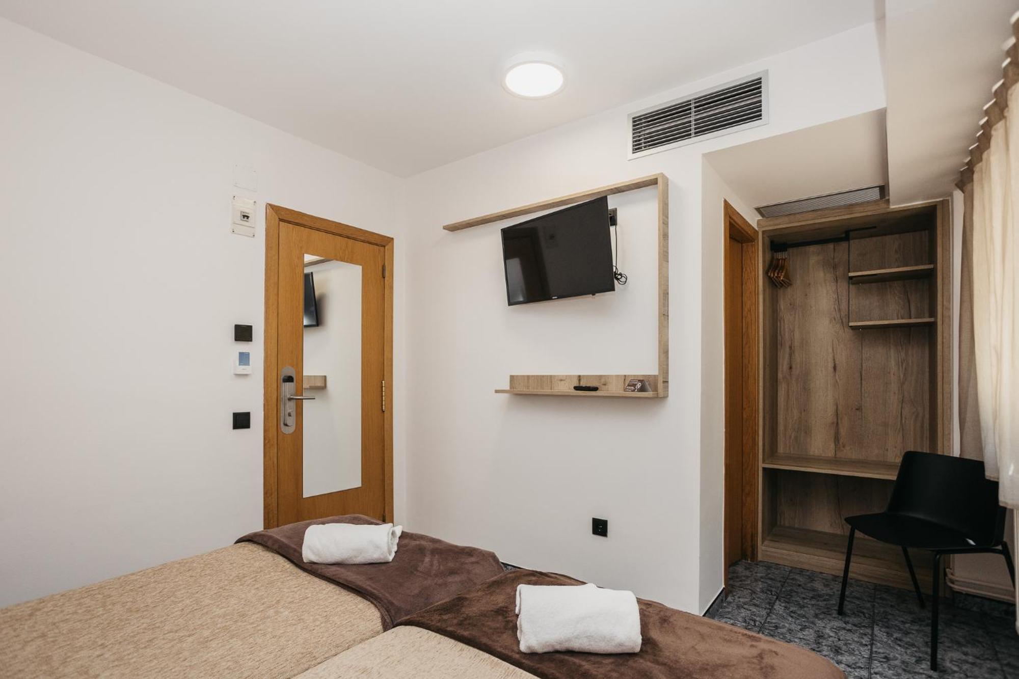 La Trobada Hotel Sport ريبول المظهر الخارجي الصورة
